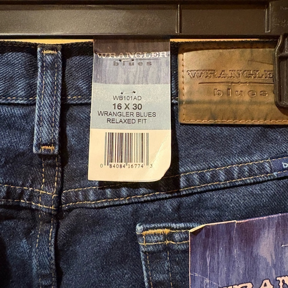 WRANGLER® BLUES RELAXED FIT JEAN women’s size 16x30 NWT - Picture 6 of 9